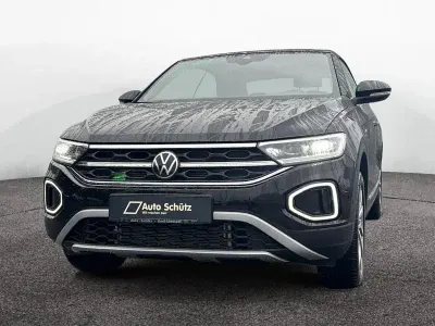 Gebraucht VW T-Roc 150 PS (110 kW) 2026 Deep black perleffekt / schwarz sn 22 SUV