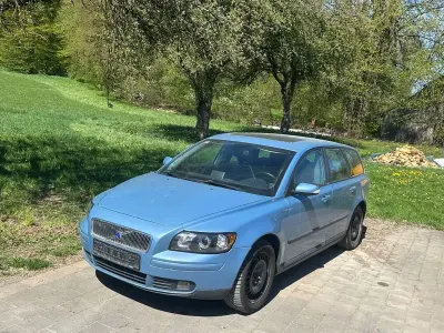 Używany Volvo V50 Momentum 125 KM (91 kW) 2004 Niebieski Kombi