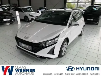 Neu Hyundai i20 Select 101 PS (74 kW) 2025 Weiss Kleinwagen