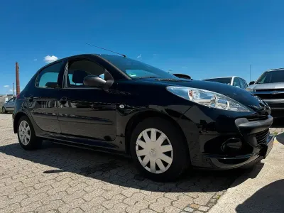 Gebraucht Peugeot 206+ 75 PS (55 kW) 2010 Schwarz Kleinwagen