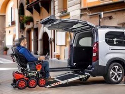 Neu Peugeot e-Rifter GT 100 kW (136 PS) 2025 Grau Van / Kleinbus