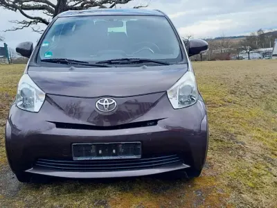 Gebraucht Toyota iQ 68 PS (50 kW) 2009 Violet Kleinwagen
