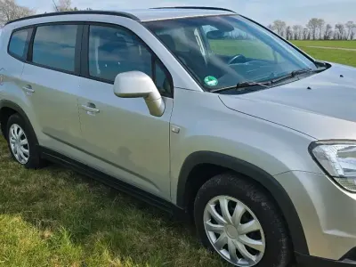 Gebraucht Chevrolet Orlando LT 140 PS (102 kW) 2012 Silber Van / Kleinbus