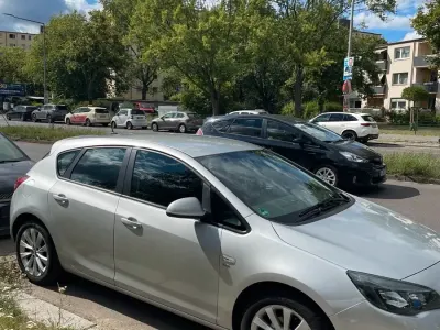 Gebraucht Opel Astra 116 PS (85 kW) 2014 Silber Kleinwagen