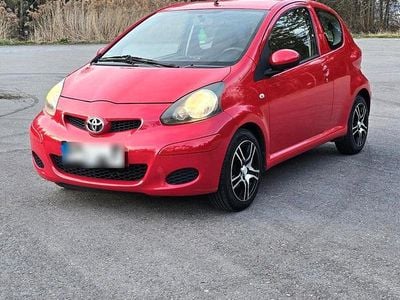 Gebraucht Toyota Aygo 50 PS (36 kW) 2011 Rot Kleinwagen