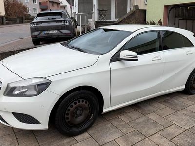Gebraucht Mercedes A180 122 PS (89 kW) 2013 Weiß Limousine