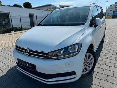 Gebraucht VW Touran Comfortline 122 PS (89 kW) 2022 Weiß Van / Kleinbus