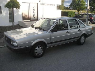 Second-hand VW Santana 116 CP (85 kW) 1985 Argintiu Berlinǎ
