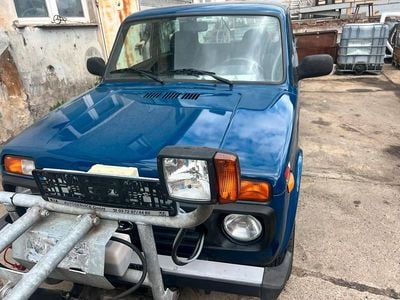 Blau Gebraucht 2016 Lada niva SUV | 12.900 € (Etwas zu teuer)