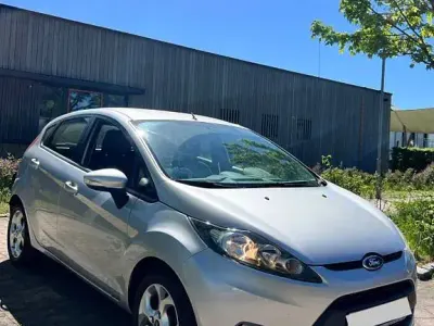 Second-hand Ford Fiesta Trend 82 CP (60 kW) 2010 Argintiu Berlinǎ