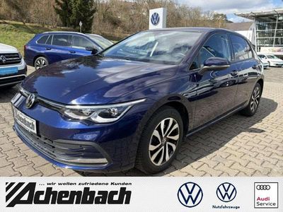 Gebraucht VW Golf VIII Active 150 PS (110 kW) 2022 Atlantic blue perleffekt Limousine