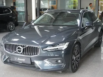 Gebraucht Volvo V60 Inscription 150 PS (110 kW) 2019 Grau metallic Kombi