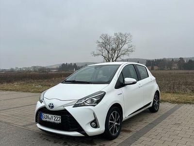 Usata Toyota Yaris Team 101 CV (74 kW) 2018 Bianco Berlina