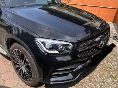 Używany Mercedes GLC300e AMG line 320 KM (235 kW) 2020 Czarny SUV