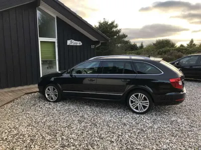 Gebraucht Skoda Superb Elegance 140 PS (102 kW) 2015 Schwarz Kombi