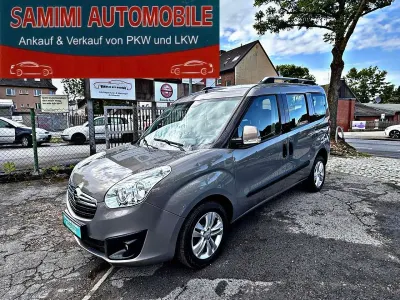 Gebraucht Opel Combo Edition 105 PS (77 kW) 2012 Muskatgrau/muskat braun(m2) Van / Kleinbus