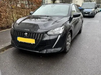 Gebraucht Peugeot 208 Active 75 PS (55 kW) 2020 Schwarz Kleinwagen