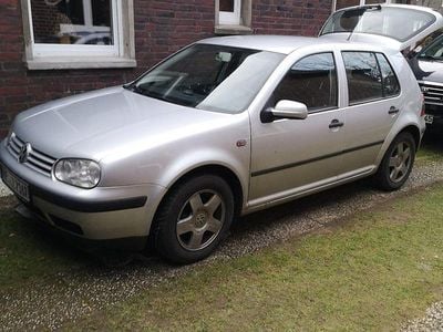 Silber Gebraucht 2002 VW Golf Limousine | 500 €