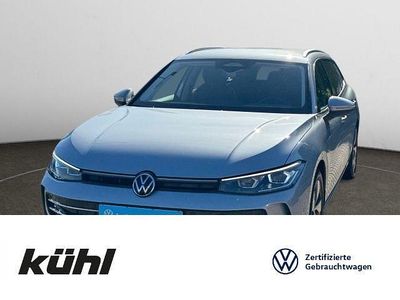 Gebraucht VW Passat Elegance 150 PS (110 kW) 2024 Oyster silver metallic Kombi