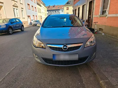 Używany Opel Astra 125 KM (91 kW) 2011 Srebrny Kombi