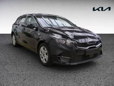 Gebraucht Kia Ceed Vision 140 PS (102 kW) 2025 1k) zilinaschwarz met. (schwarz Kleinwagen