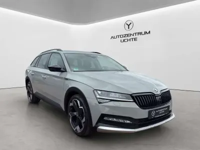 Gebraucht Skoda Superb Scout 4x4 200 PS (147 kW) 2023 Grau Kombi
