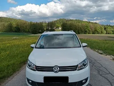 Gebraucht VW Touran Life 105 PS (77 kW) 2014 Weiß Van / Kleinbus