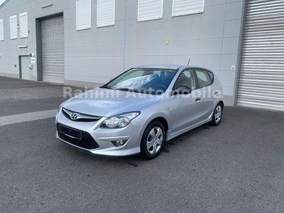 Silber Gebraucht 2011 Hyundai i30 Edition Limousine | 5.300 € (Etwas zu teuer)