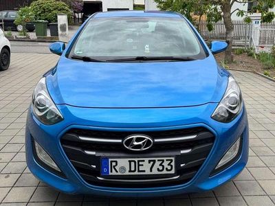 Gebraucht Hyundai i30 Passion Plus 135 PS (99 kW) 2016 Blau Limousine