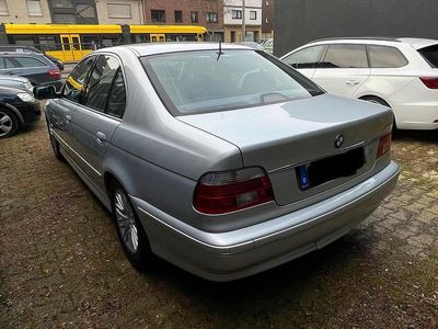 BMW 525