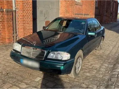 Gebraucht Mercedes C180 Elegance 122 PS (89 kW) 1995 Grün Limousine