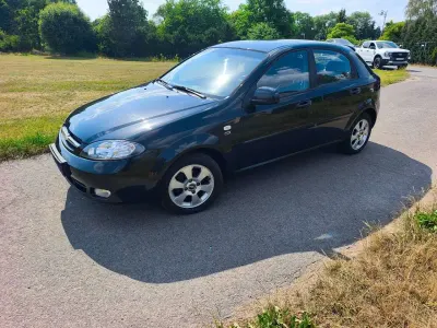 Gebraucht Chevrolet Lacetti CDX 121 PS (88 kW) 2010 Karbonschw graphitschw midnigh Kleinwagen