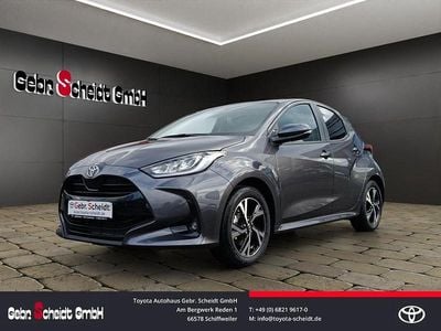 Grün Neu 2025 Toyota Yaris Hybrid Limousine | 26.488 € (Fairer Preis)