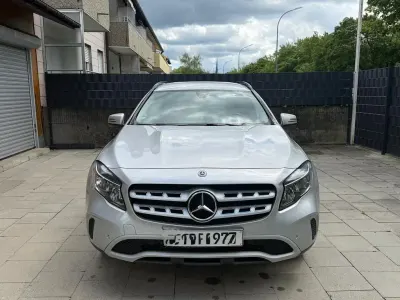 Gebraucht Mercedes GLA180 122 PS (89 kW) 2017 Silber SUV