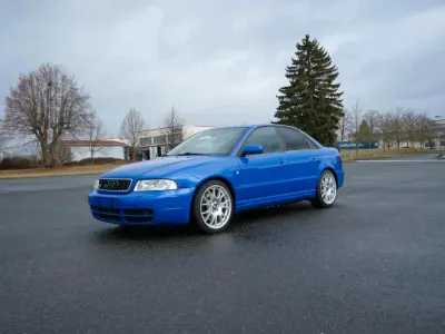 Używany Audi S4 265 KM (194 kW) 1998 Niebieski Sedan/Limuzyna