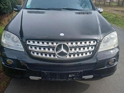 Second-hand Mercedes ML320 224 CP (164 kW) 2007 Negru SUV