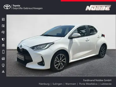 Gebraucht Toyota Yaris Hybrid Team 116 PS (85 kW) 2022 Weiß Limousine