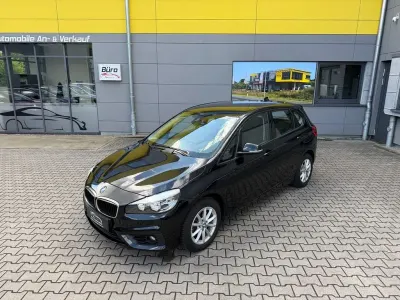 Gebraucht BMW 218 Basis 136 PS (100 kW) 2015 Saphirschwarz Van / Kleinbus