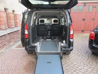 Gebraucht Peugeot Partner Active 99 PS (72 kW) 2017 Schwarz Van / Kleinbus