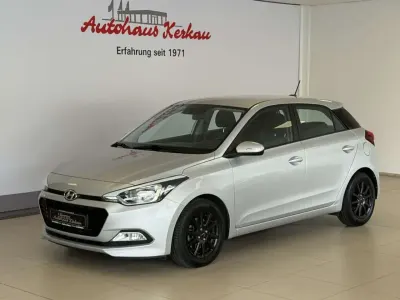 Gebraucht Hyundai i20 Trend 101 PS (74 kW) 2018 Silber Kleinwagen