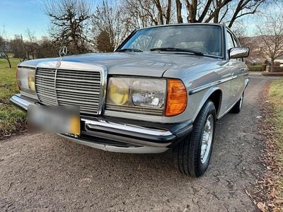 Grau Gebraucht 1983 Mercedes 300 Limousine | 16.500 €