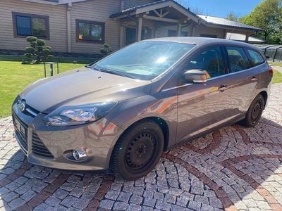 Gebraucht Ford Focus Champions Edition 125 PS (91 kW) 2012 Braun Limousine
