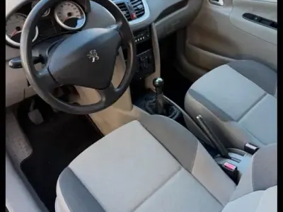 Gebraucht Peugeot 207 95 PS (69 kW) 2009 Blau Kleinwagen