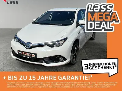 Gebraucht Toyota Auris Hybrid Team 136 PS (100 kW) 2017 Weiß Limousine