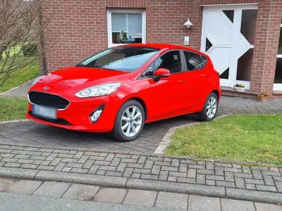 Begagnad Ford Fiesta Cool & Connect 101 HK (74 kW) 2018 Röd Halvkombi