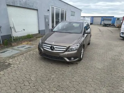 Gebraucht Mercedes B180 122 PS (89 kW) 2012 Braun Van / Kleinbus