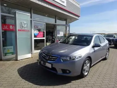 Usata Honda Accord Elegance 156 CV (114 kW) 2014 Argento Berlina