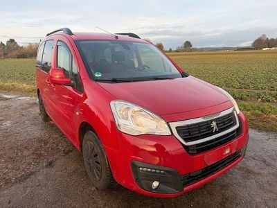 Gebraucht Peugeot Partner Tepee Allure 110 PS (80 kW) 2017 Rot Van / Kleinbus