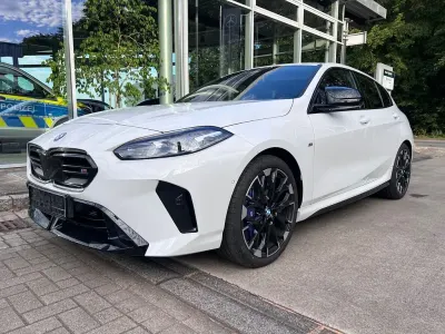 Gebraucht BMW M135 Performance 300 PS (220 kW) 2025 Weiß Kleinwagen