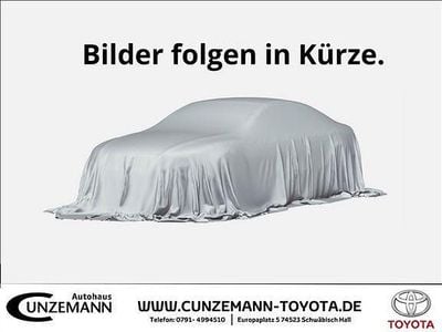 Weiss Gebraucht 2017 Toyota Auris Hybrid Team Limousine | 14.950 € (Guter Preis)